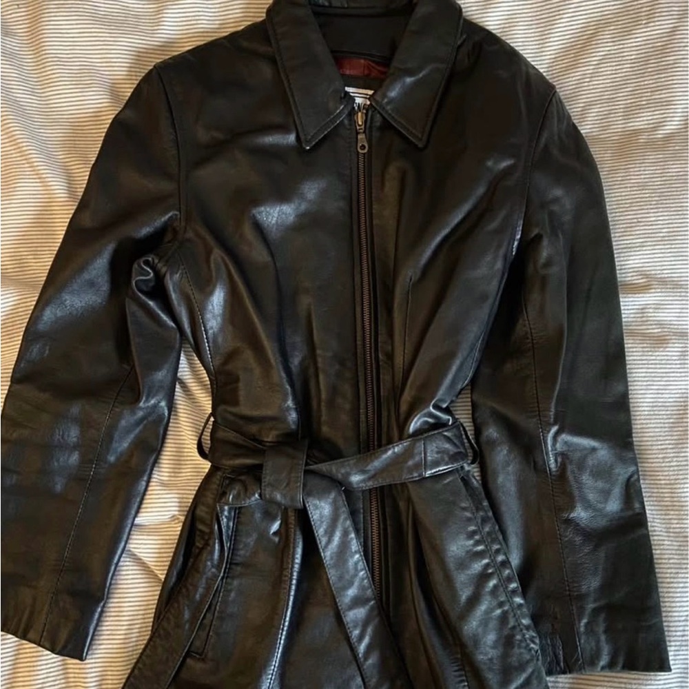 Elegant Black Leather Women's Jacket